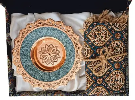 Flat Lay of Turquoise Plate and Ghalamkari Tablecloth – Inside Gift Box